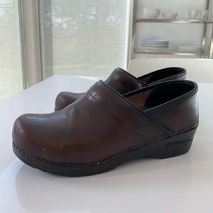 Dankso Brown Genuine Leather Clogs, Size 39